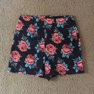 High Waisted Stretchy Floral Shorts Sz M
